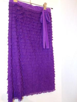 Vestido violeta volados