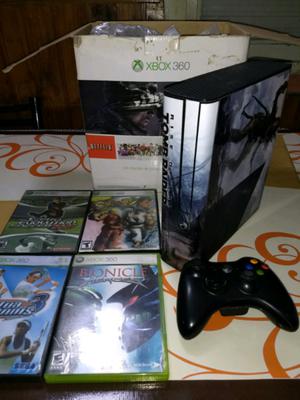 Xbox 360 en caja con juegos y control