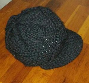 gorra de lana negra nueva hermosa.