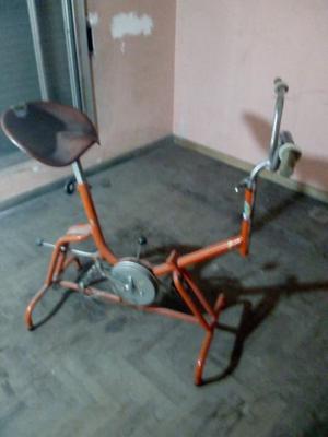 Bicicleta fija antigua