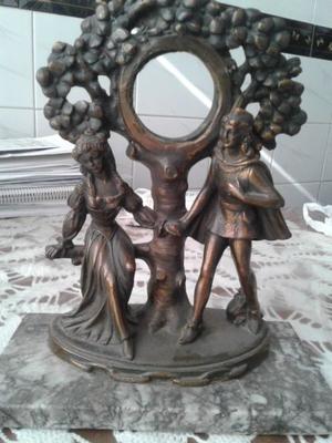 FIGURA ANTIGUA DE BRONCE FIRMADA