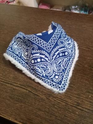 Babero bandana con corderito