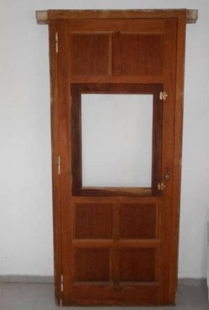 PUERTA EN MADERA DE CEDRO