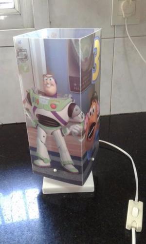 VENDO VELADOR DE “TOY STORY”, GIRA.32 cm DE ALTO.