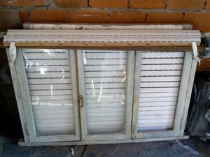 Ventana con cortinas