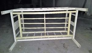 cuna antigua de madera