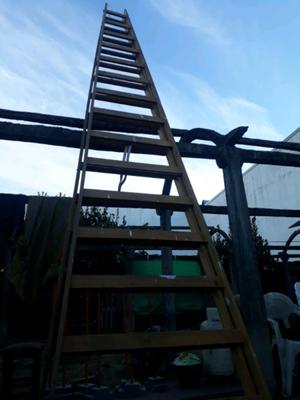 Escalera de madera de 15 escalones