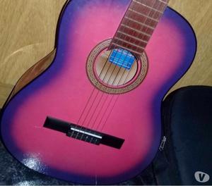 Guitarra rosa y violeta exwlente estado