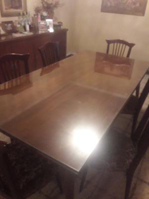 Hermosa mesa antigua