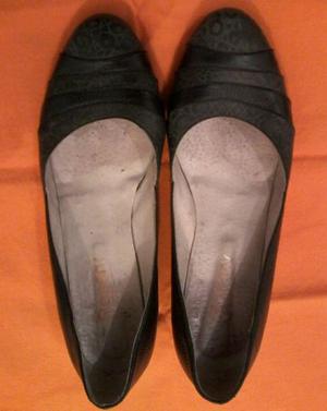$150. zapatos de cuero,taco chino.