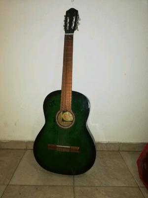 Guitarra criolla usada