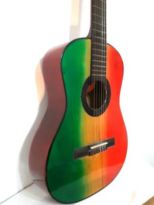 Guitarra criolla colorida