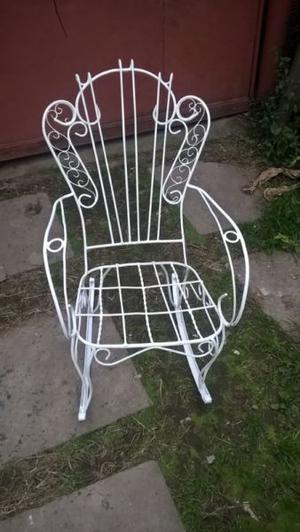 Vendo mecedora de hierro