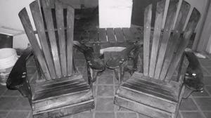 Dos sillones y mesa de madra muy resiatente,197 y