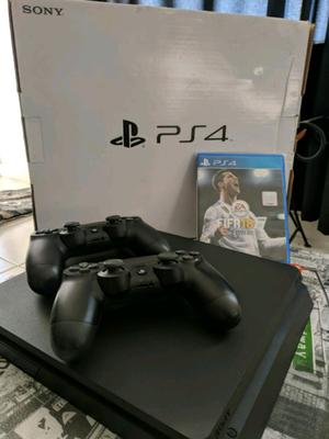 Ps4 slim 1TB + FIFA 18+ 2 JOCKSTICKS