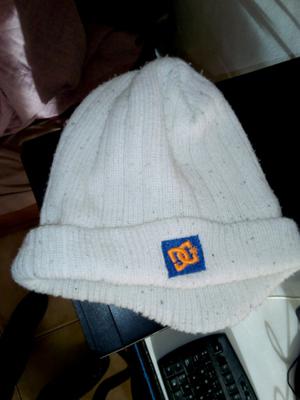 gorro dc blanco