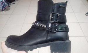 Botas N37 negras poco uso $