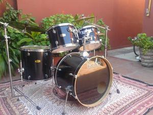 Vendo excelente Bateria LEGEND+Fierros+Set de platos PAISTE