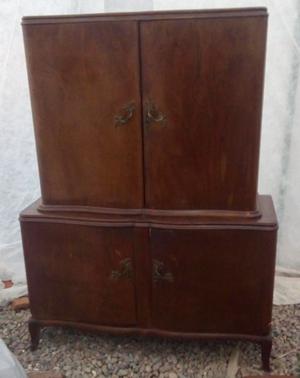 Mueble antiguo de cedro