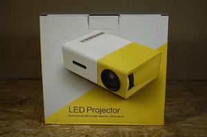 Mini Proyector LED Artlii