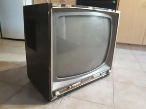antiguo televisor decoracion