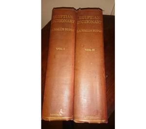 “Anegyptian Hieroghyphic Dictionary”, por Sir W. Budge