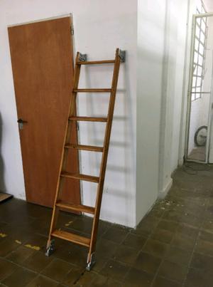 Escalera de Madera con Apoyos Seguros