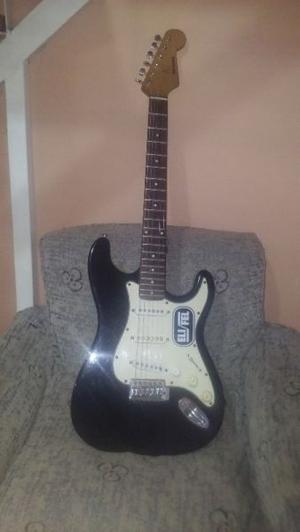 Solo vendo guitarra Stratocaster