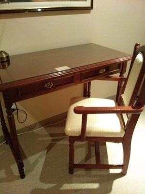 Escritorio De Estilo Madera Torneada + Silla