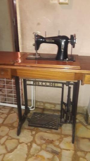 MAQUINA DE COSER A PEDAL NECCHI