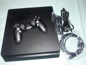 PS4 con sus accesorios (cables) y 1 joystick