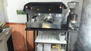 maquina de cafee con molino inpecable laista para trabajar