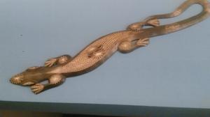 Iguana tallada en madera