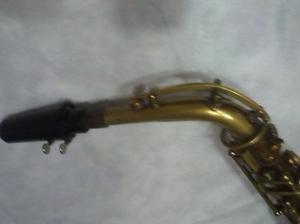 EXCELENTE SAXO ALTO DEARMAN