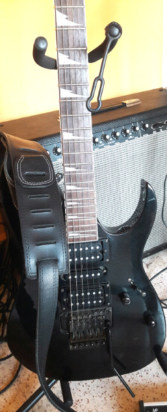 Guitarra IBANEZ 270 DX con floyd, morza y micro afinador