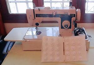 Maquina de coser y bordar butterfly, muy poco uso.