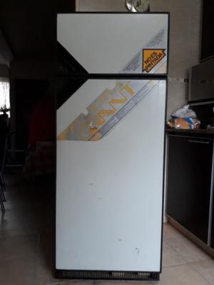 VENDO HELADERA CON FREEZERS