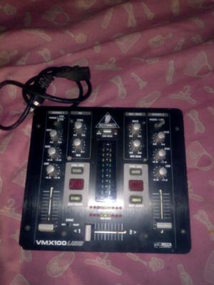 Vendo consola behringer vmx100usb