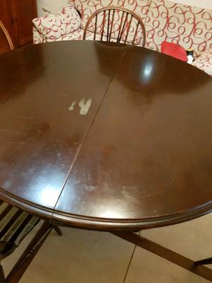 Vendo mesa de comedor de madera Caoba