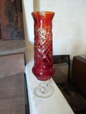 Hermoso Florero de Cristal tallado color rojo