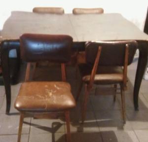 Líquido Mesa y 4 sillas antiguas