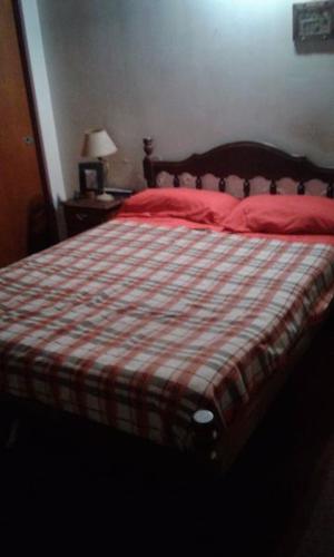 Cama 2 mesas d luz y comoda full