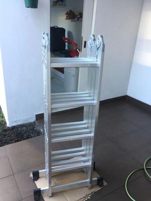 Escalera de aluminio plegable en oferta