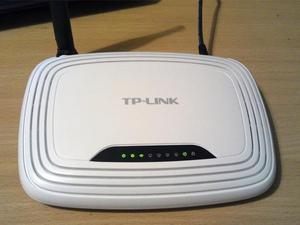 Modem Router Inalámbrico N 150Mbps modelo TL-WR740N con una