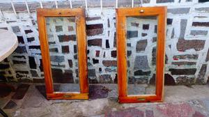 postigos de ventana de madera con vidrio corredizos