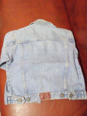 CAMPERA DE JEANS PARA NIÑOS USADA TALLE 10