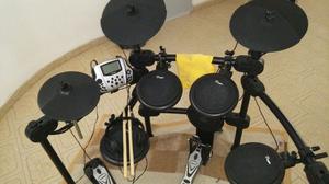 VENDO O PERMUTO por bateria acustica completa.