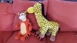 Vendo jirafa y tigre disney 40 centimetros