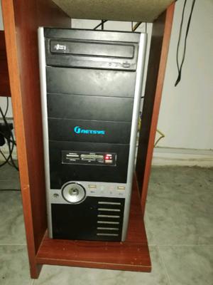 Vendo. Combo compu y mesa