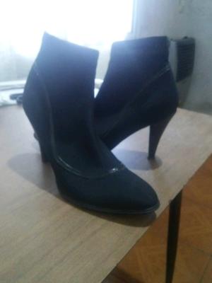 Botas negras cortas